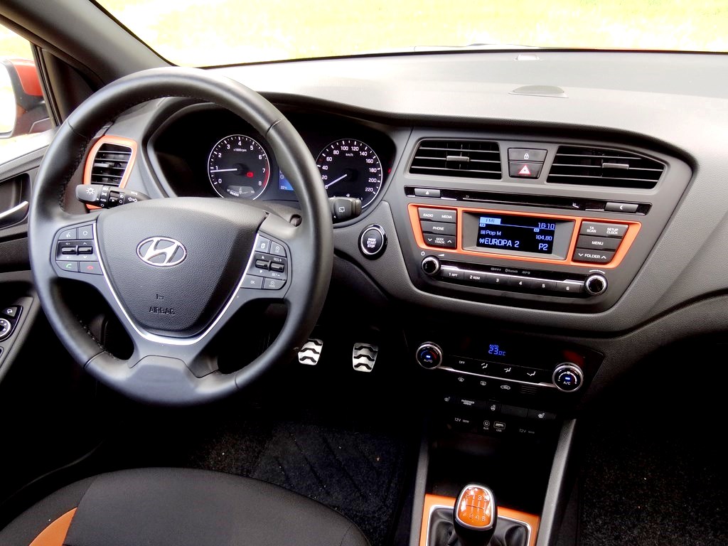 Hyundai i20 vs. i20 Active