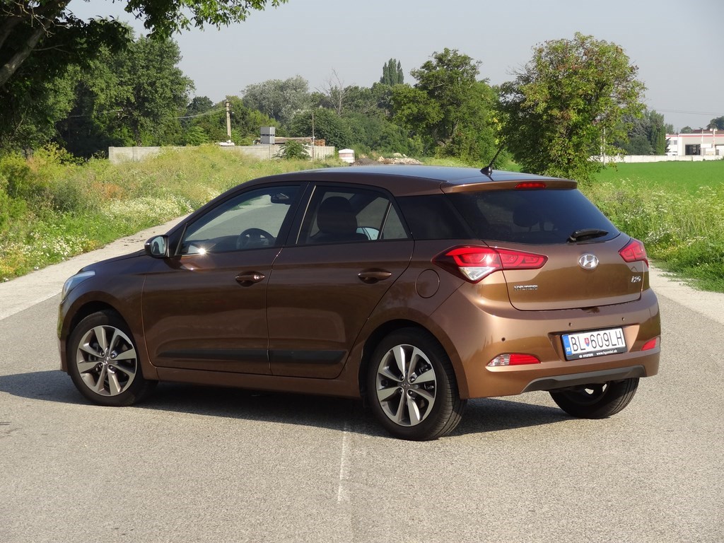 Hyundai i20 vs. i20 Active