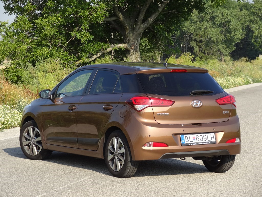 Hyundai i20 vs. i20 Active