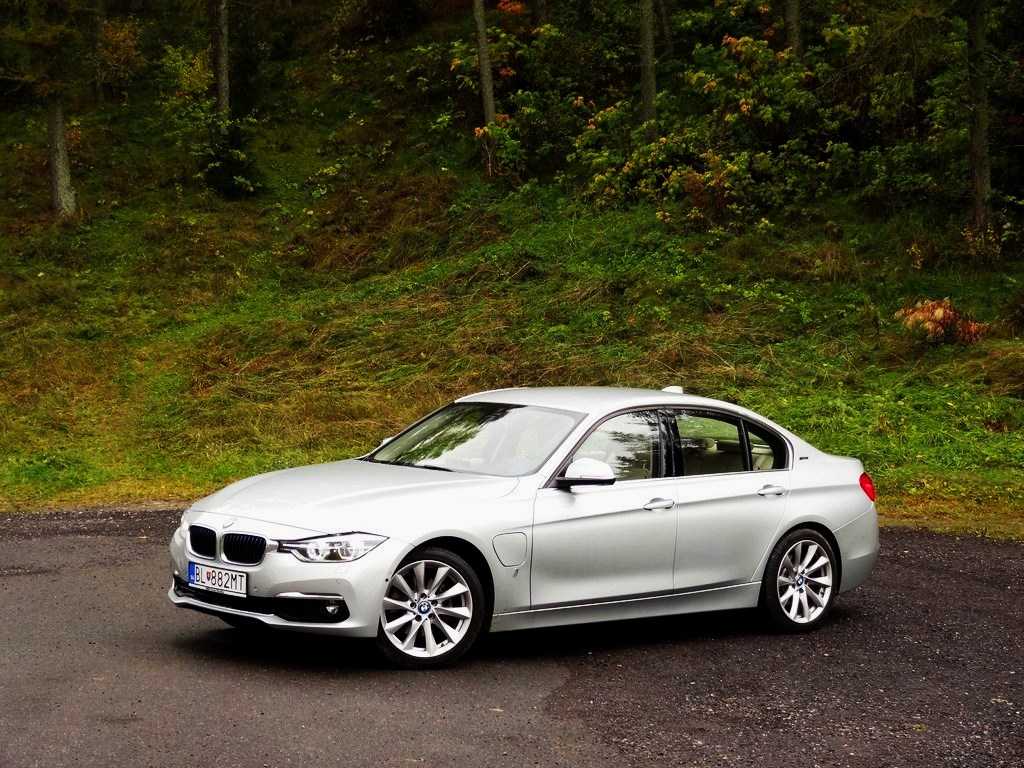 BMW 330e