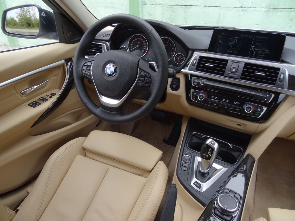 BMW 330e