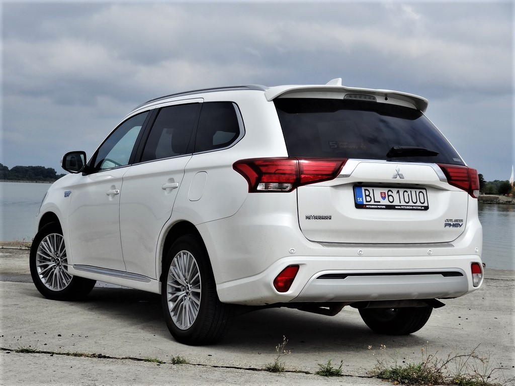 Mitsubishi Outlander PHEV 2.4 MIVEC