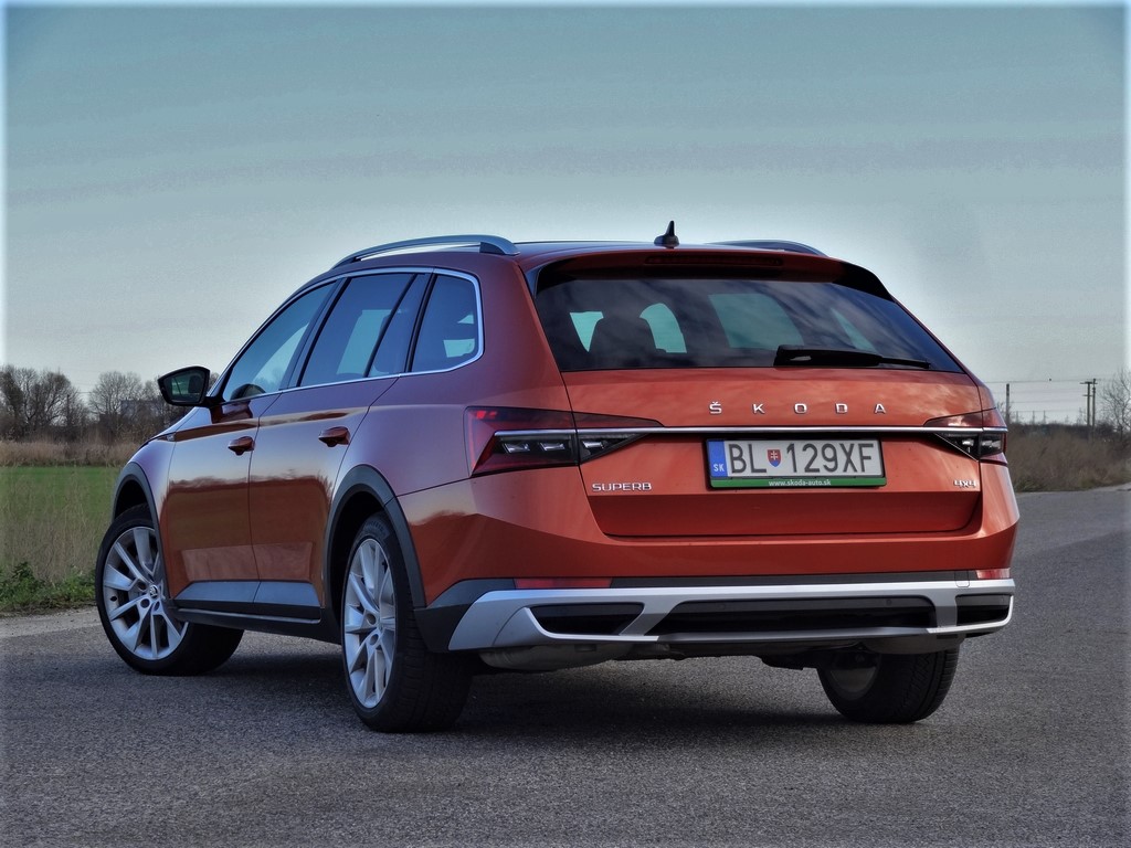 Škoda Superb Combi Scout 2.0 TSI DSG 4x4