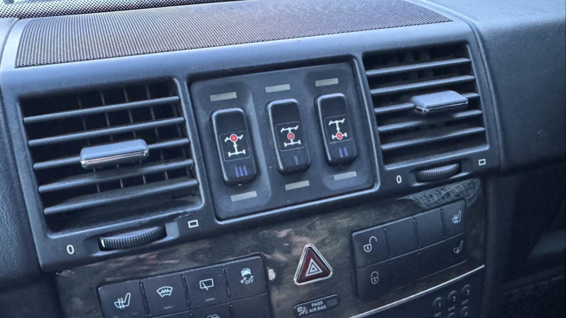 Mercedes G 350 BlueTEC W463: Krabica, čo vie liezť po horách. Len keby tam niekto chcel ísť