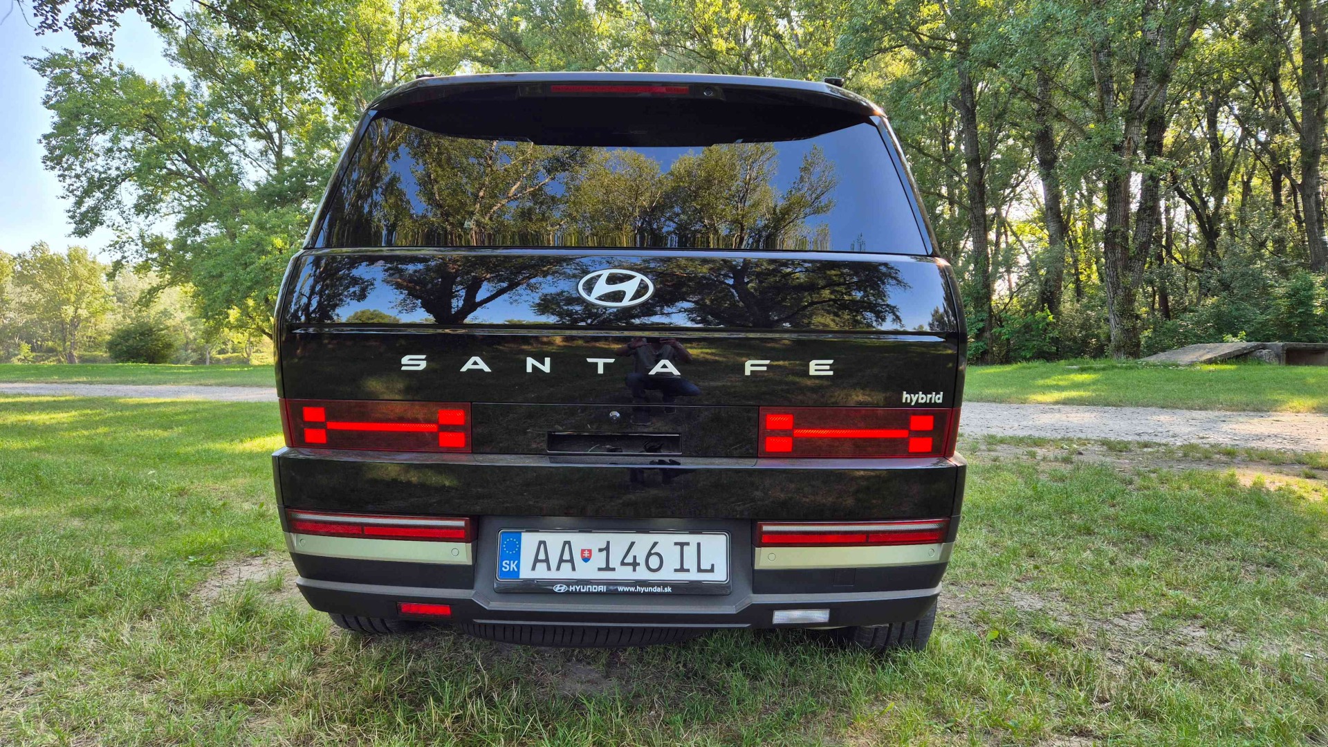 Test Hyundai Santa Fe HEV 4x4: Pixelová odvaha, rodinný luxus a sila všetkých kolies