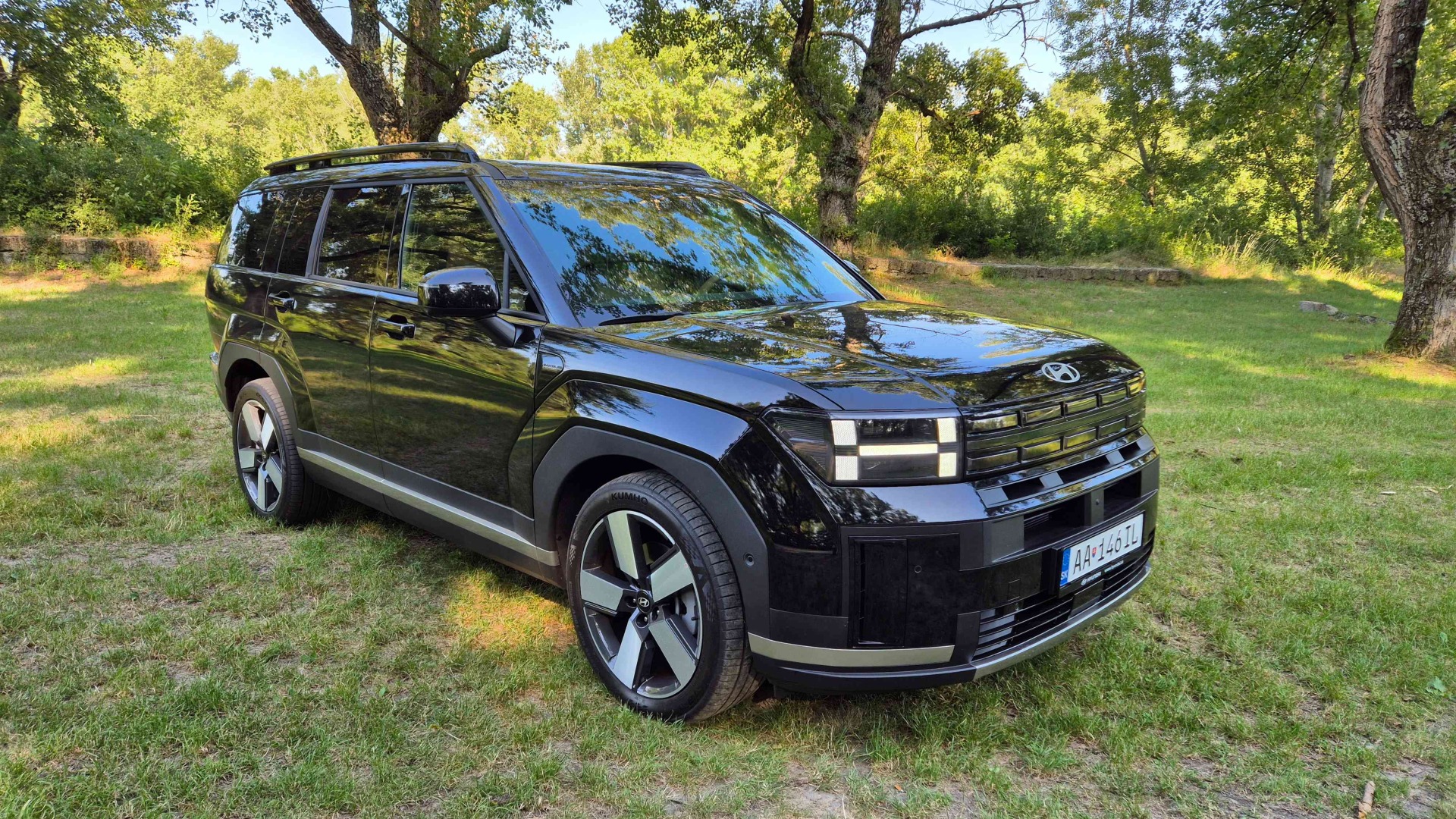 Test Hyundai Santa Fe HEV 4x4: Pixelová odvaha, rodinný luxus a sila všetkých kolies