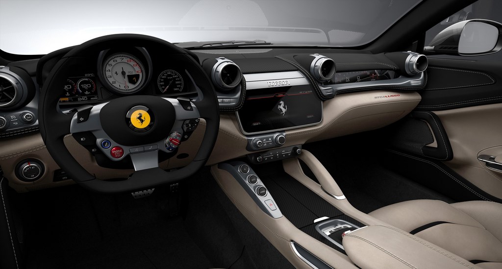 Ferrari GTC4Lusso (4)